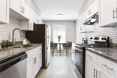 kitchen and dining nook at the ellis with 4 bedroom apartments